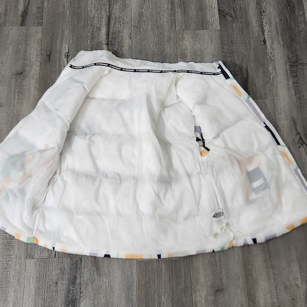 Free People In A Bubble Printed Puffer Vest - Picture 11 of 15